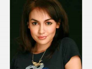 Rianti Cartwright biography, birth date, birth place and pictures