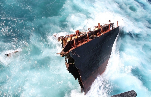 Broken container ship Rena confirmed to have sunk in New Zealand