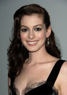 Anne Hathaway gets 500-calories per day diet and cuts off her long hair for Les Miserables