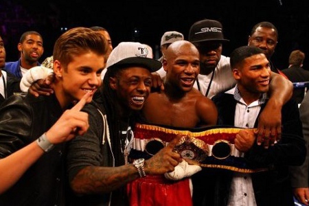 Mayweather Jr. wins by unanimous decision the fight against Miguel Cotto