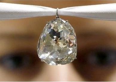 Historic 34.98 carat diamond fetched $9.7 million at Sotheby\'s auction