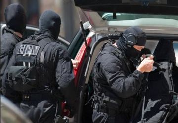 Hostages taken at a bank in French city of Toulouse by an al-Qaeda militant