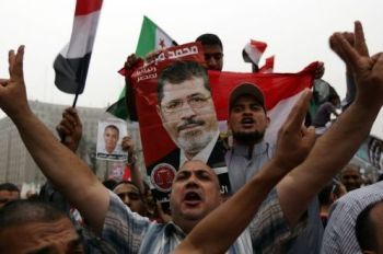 Islamist Mursi wins Egypt\'s presidency - celebrations in Cairo\'s Tahrir Square