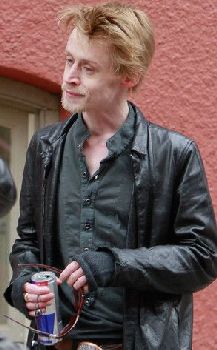 Home Alone actor Macauley Culkin denies drugs and heroin abuse biography