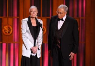 Vanessa Redgrave given a tribute for her 50-year acting career