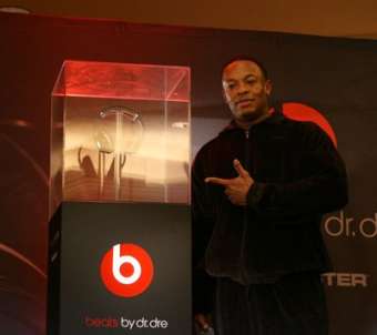 Dr Dre\'s Beats headphones designed by Oscar de la Renta under fire by PETA Dr Dre\'s Beats headphones designed by Oscar de la Renta under fire by PETA