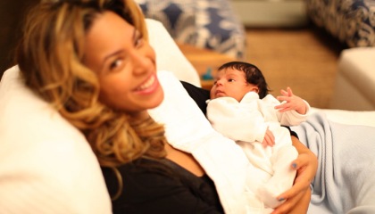 First pics with one-month-old Blue Ivy Carter were posted on Jay-Z\'s blog biography