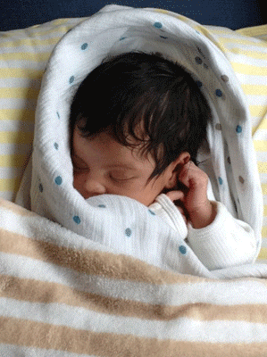 First pics with one-month-old Blue Ivy Carter were posted on Jay-Z\'s blog