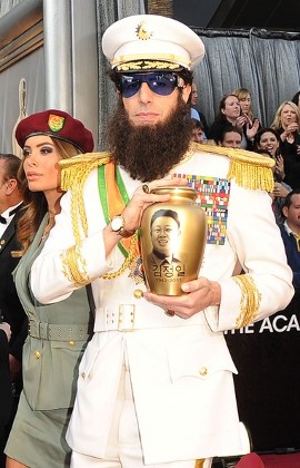 Sacha Baron Cohen stunts at 2012 Oscars dressed up like \'The Dictator\'