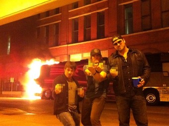 Jerrod Niemann\'s tour bus busts on fire after Chattanooga charity show