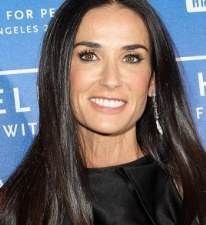 Demi Moore heavily photoshopped for Helena Rubenstein\'s 2012 Ads biography