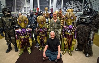 Columbia Pictures revealed aliens picture from Men in Black 3 set Columbia Pictures revealed aliens picture from Men in Black 3 set